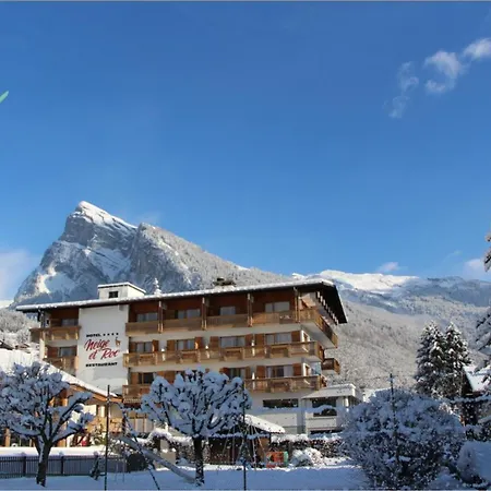 Chalet-hotel Neige Et Roc, The Originals Relais 4* Samoens