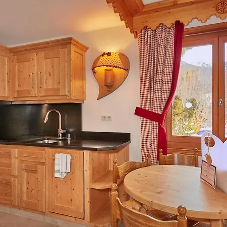 Chalet-hotel Neige Et Roc, The Originals Relais Samoens