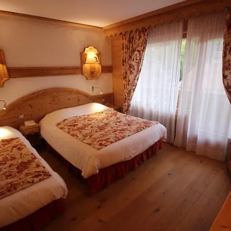 Chalet-hotel Neige Et Roc, The Originals Relais Samoens