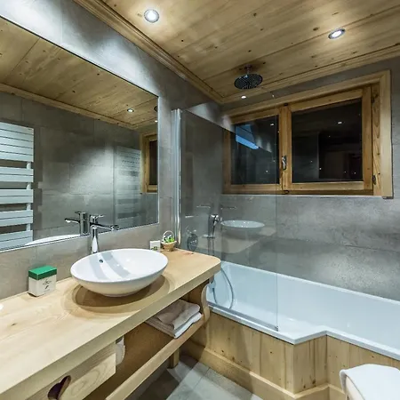 Chalet-hotel Neige Et Roc, The Originals Relais Samoens