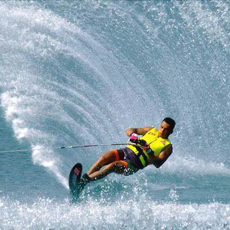 Chalet-hotel Neige Et Roc, The Originals Relais