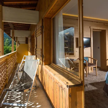 Hotel Chalet-hotel Neige Et Roc, The Originals Relais 4*